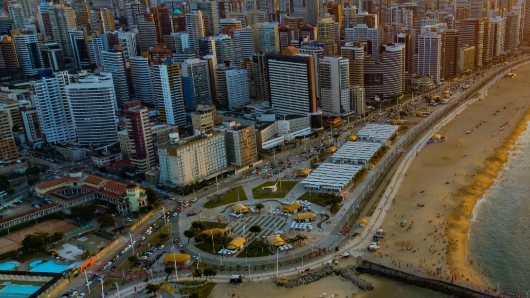 vista aérea da avenida beira-mar